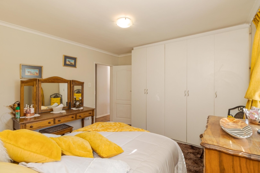 5 Bedroom Property for Sale in Loucharmante Western Cape